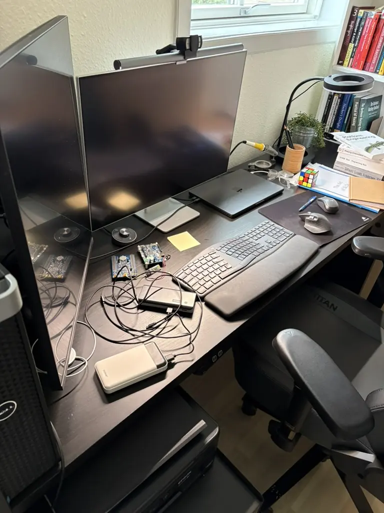 Jeg byggede en evidensbaseret audit engine med Rust-prober og en Scala ZIO-backend for at automatisere indsamling af evidens, evaluere versionerede regler og skabe målbare forbedringer i sikkerhed/driftssikkerhed over tid.