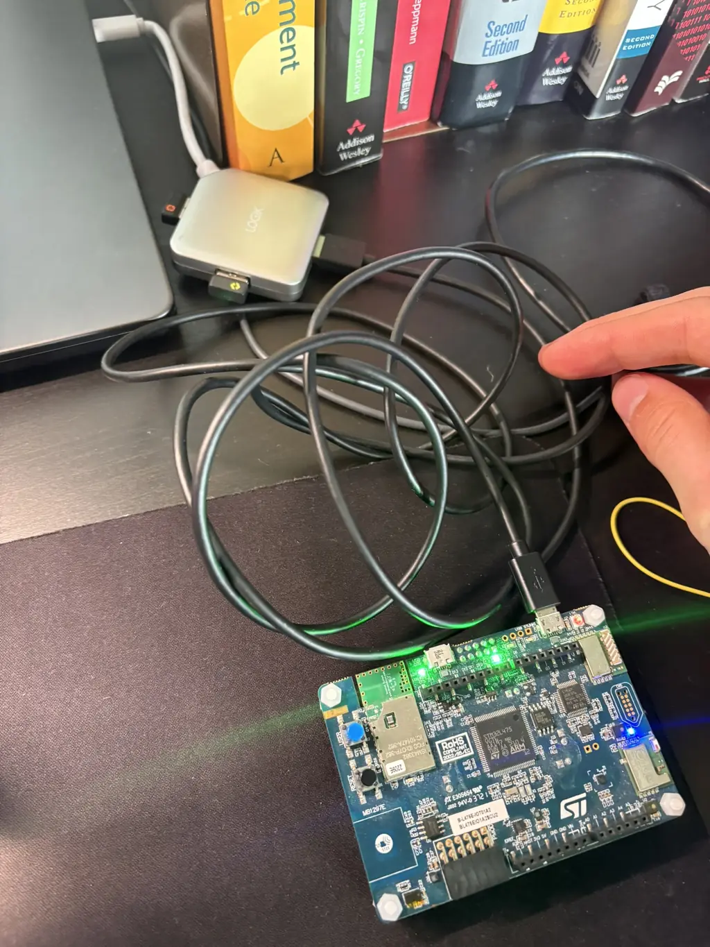 Migrering af en IoT audit engine fra Scala/ZIO til Java 21 + Spring Boot med Strangler Fig, kontrakttests og SRE-guardrails uden at bryde produktion.