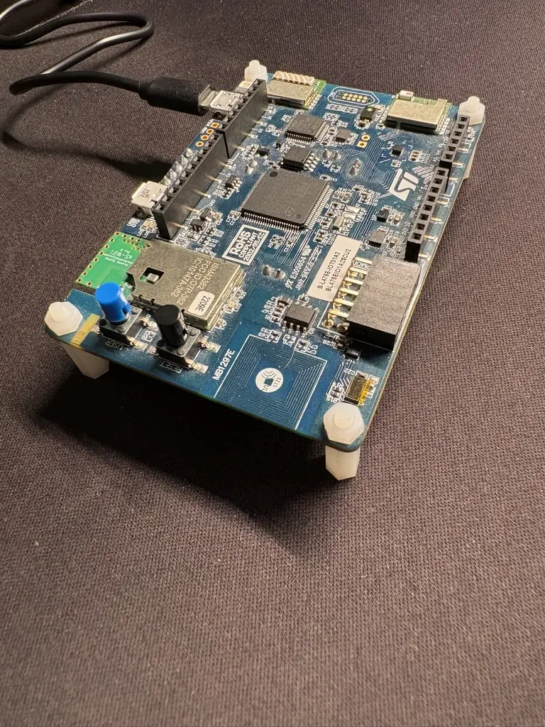 Dette projekt var en del af mit afgangsprojekt på min professionsbachelor i softwareudvikling tilbage i januar 2020, hvor jeg undersøgte hvordan data kan indsamles fra biler, og hvordan sådanne data kan bruges til at øge sikkerheden og optimere transportbranchen.